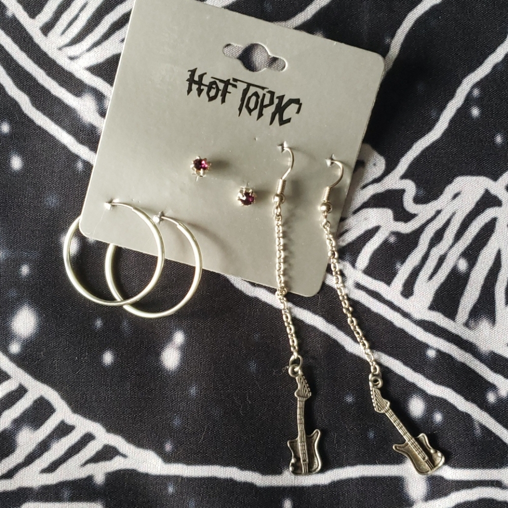 🍭 Hot Topic Earrings Set